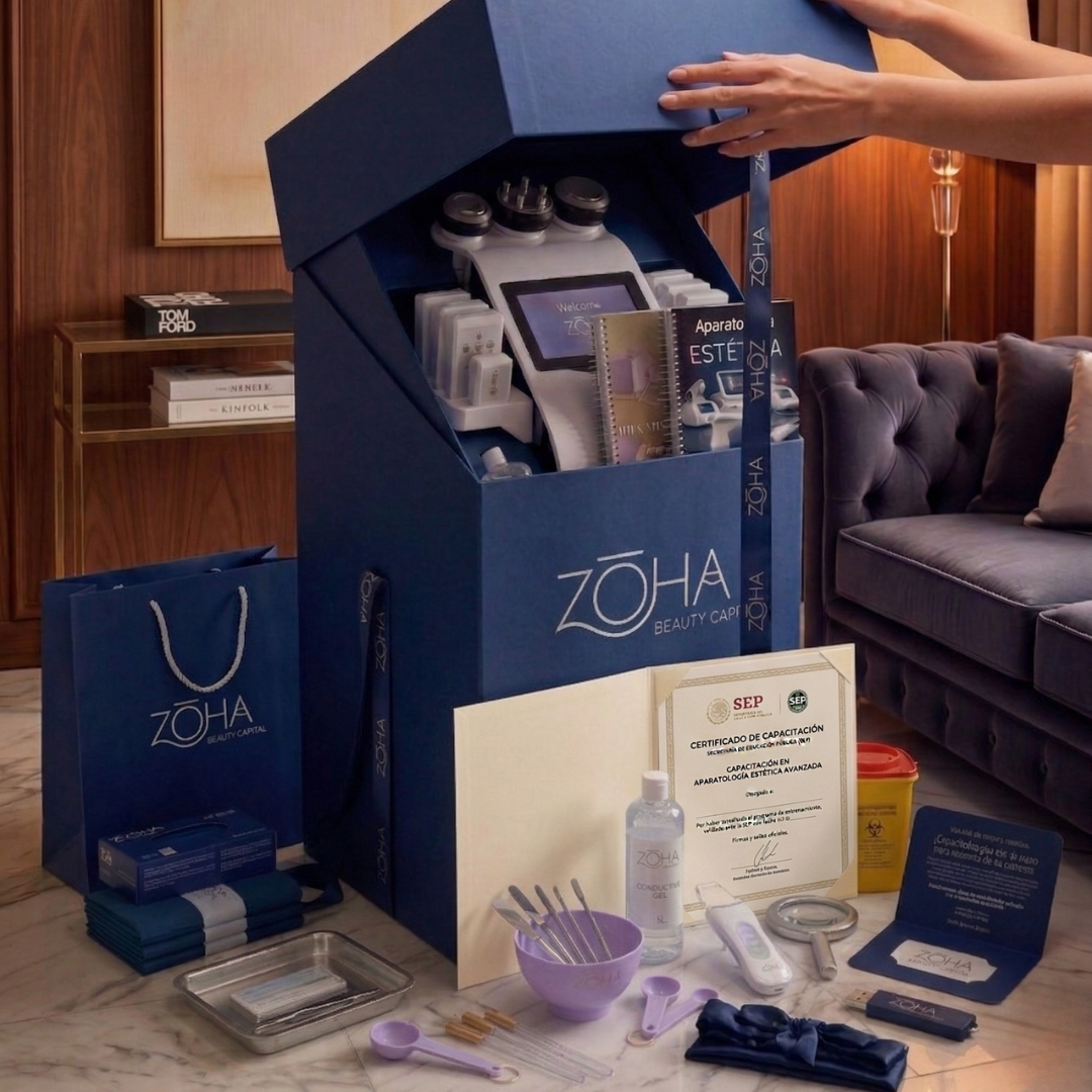 Estudiante revisando manual